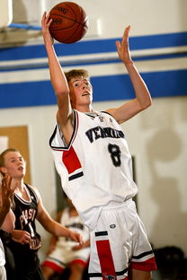 开云体育入口客服-替补球员是否在关键比赛表现更专注稳定，替补球员应从什么位置入场